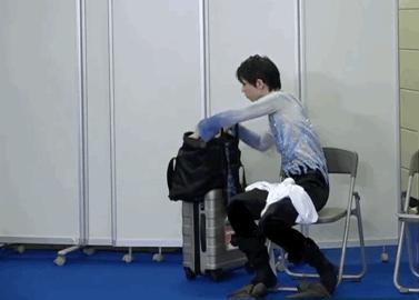 羽生结弦的背包装的什么,羽生结弦百宝箱