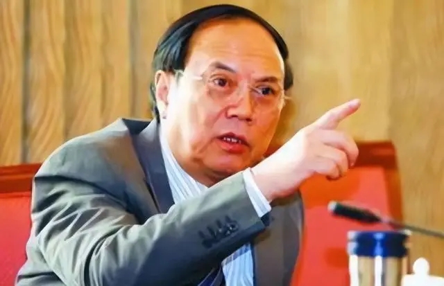 广东政协主席陈绍基:*养包**女主持和女演员，还和下属共享警花*妇情**