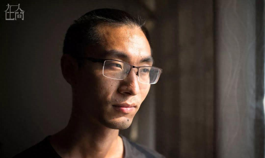 天地间丨情趣内衣小镇的女农民工每天往返于工厂和田间地头