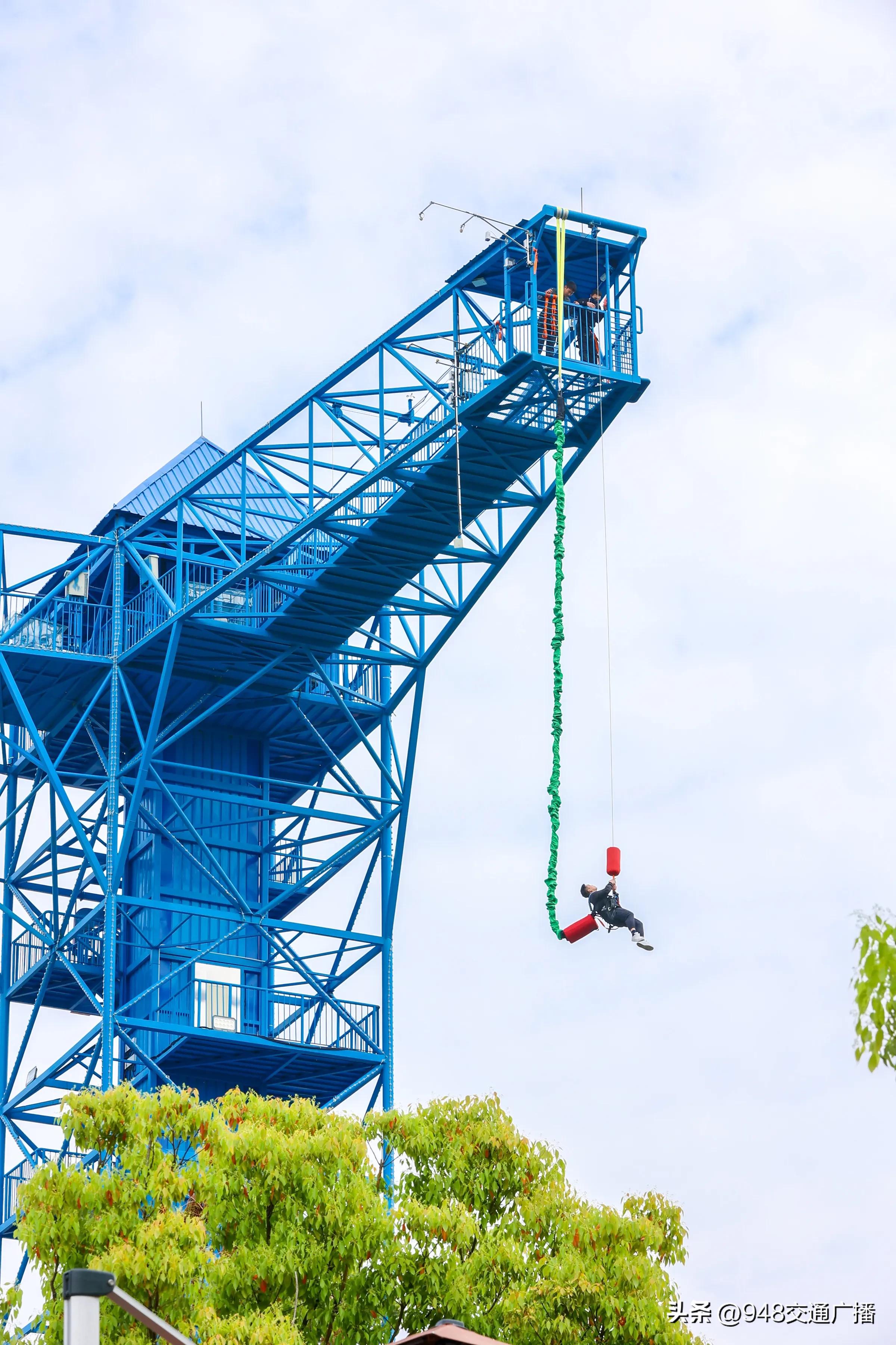 武汉欢乐谷蹦极双人,武汉之巅武汉蹦极地点推荐