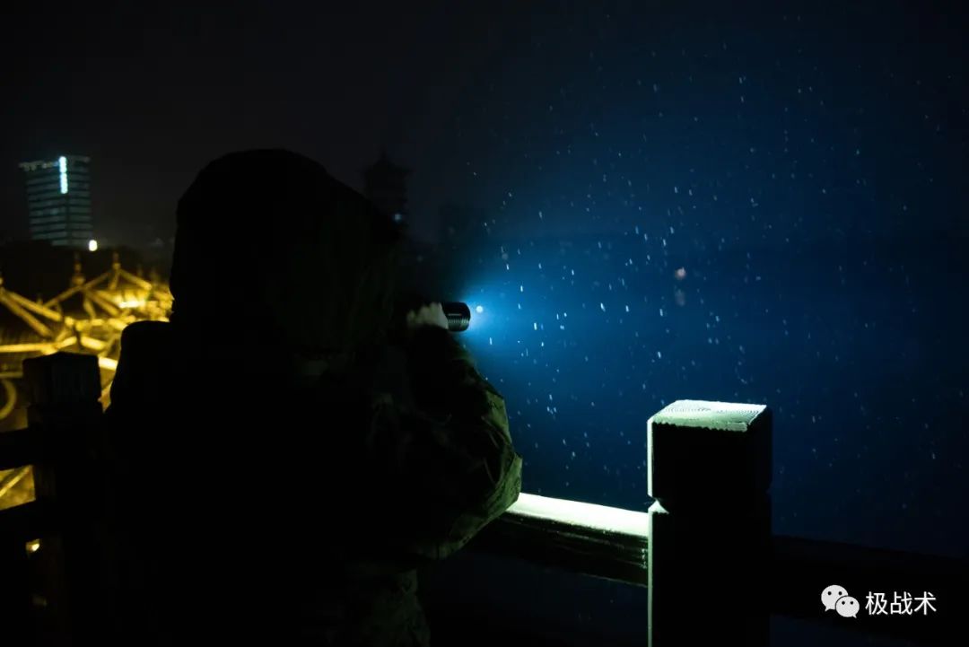 奈特科尔tm20k对菲尼克斯lr35r,奈特科尔mh10v2手电评测