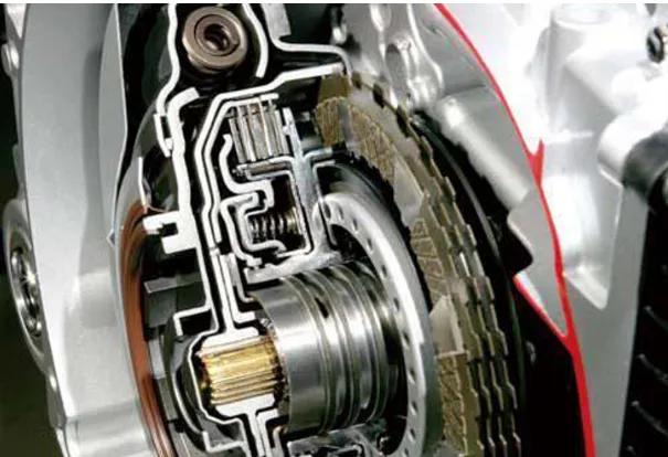 at和双离合是不是比cvt更适合北方,cvt和双离合的优劣势