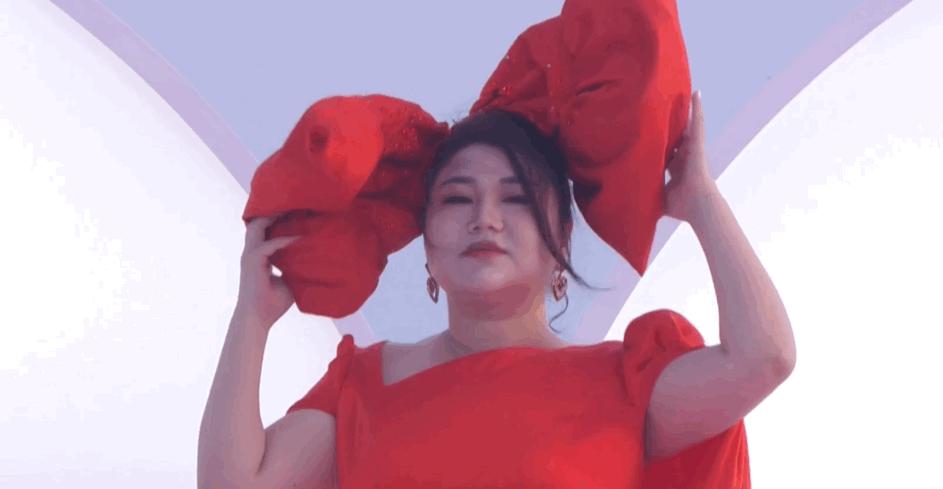 因为肩塌而红毯翻车的女明星,各个女星的红毯穿衣事故