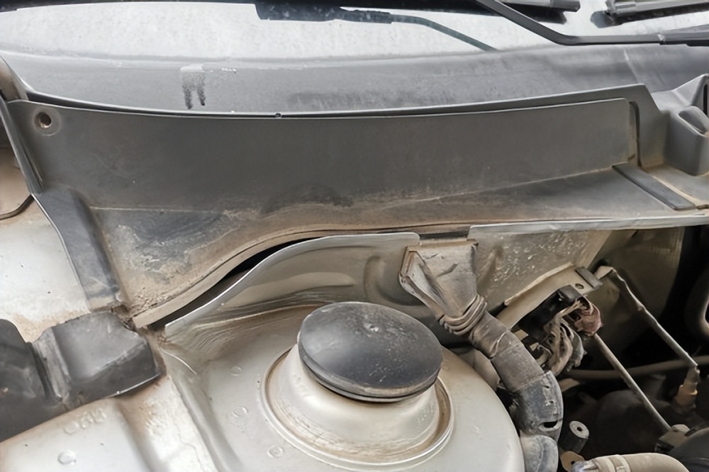 车里有股臭味是不是该换空调滤芯,车内有异味你的空调滤芯换了吗