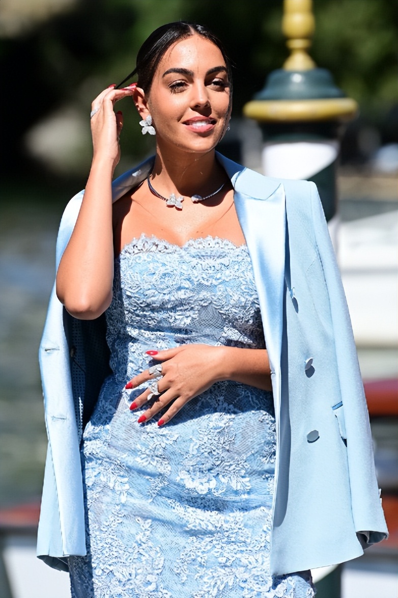 c罗和卡戴珊有多少个小孩,c罗女友生了几个孩子