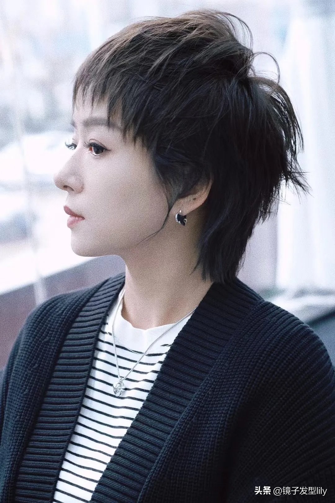 短发烫发女2021流行小卷发型减龄,2020年最火短发小卷花样多点的