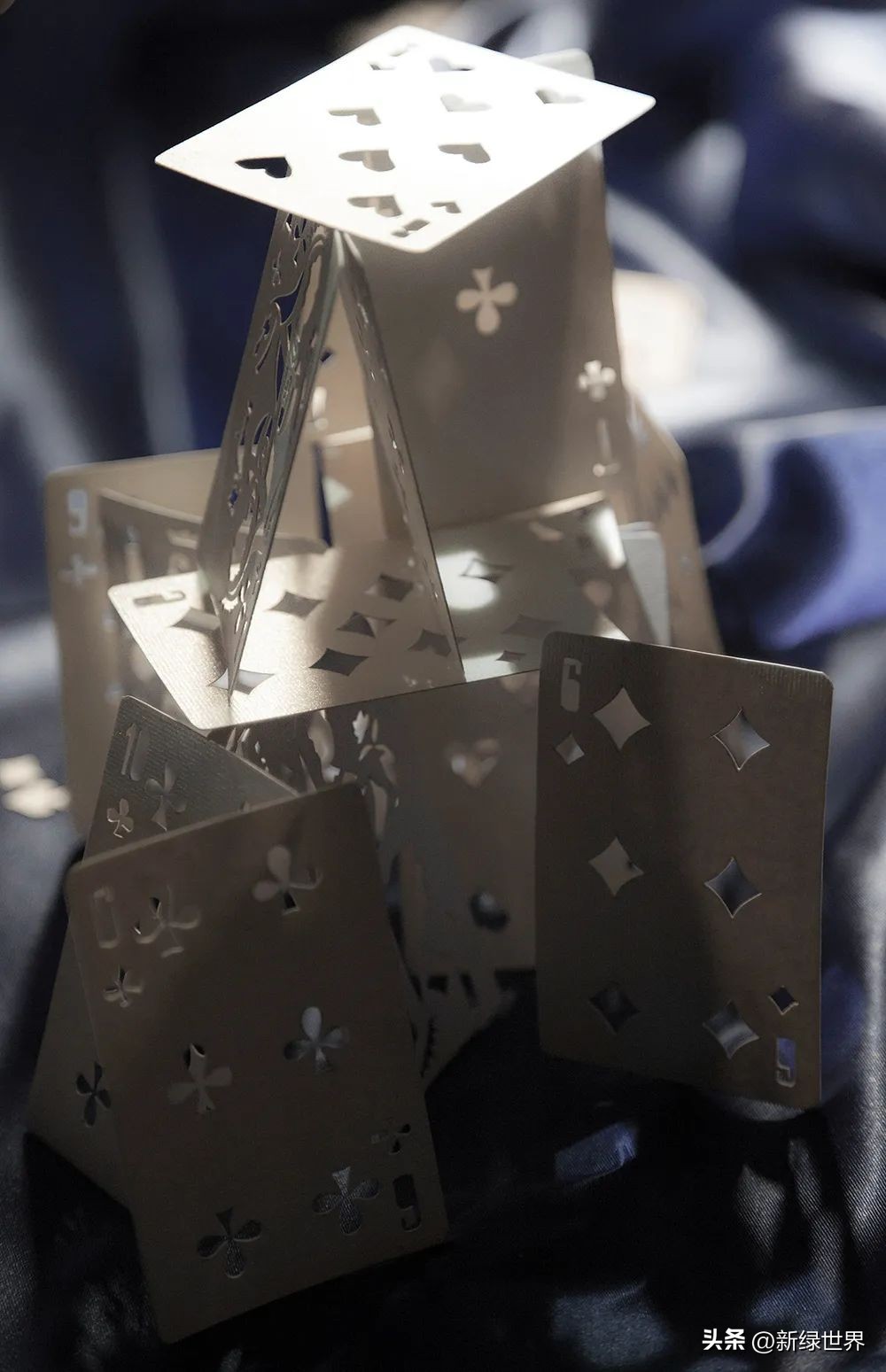 纸艺作品绘画,千变万化的纸艺术作品