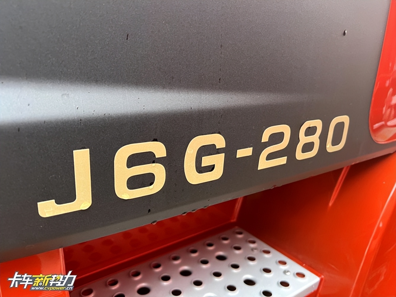 6.8米解放j6g最新款自动挡,解放j6g新款内部图片