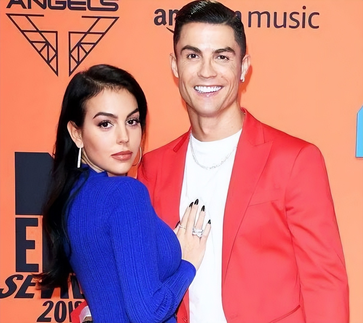 绝了！智利模特公开与C罗闺房秘事：有视频！阿根廷10号暗指梅西