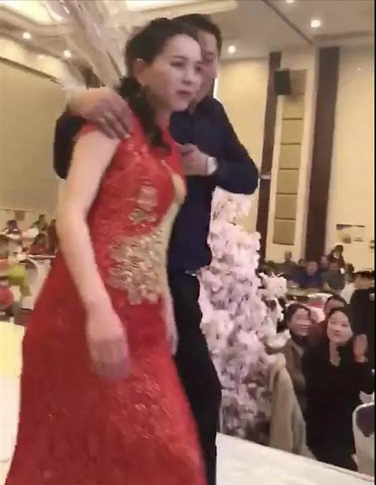 婚礼上公公醉酒当场亲新娘后续,醉酒公公暴打儿媳