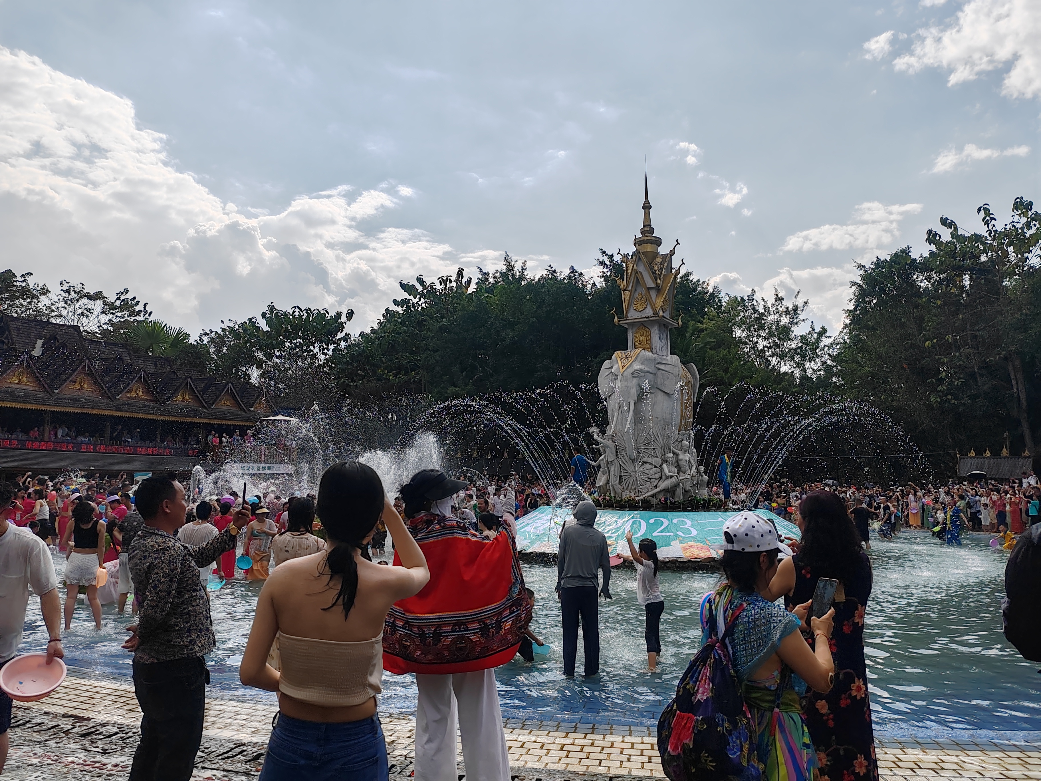 西双版纳傣族园8月泼水时间表,傣族园泼水节路线