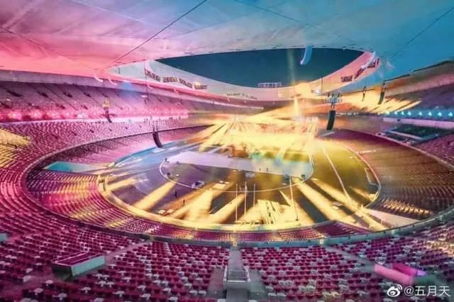 网友五月天演唱会偶遇白敬亭,鸟巢直播现场看见白敬亭