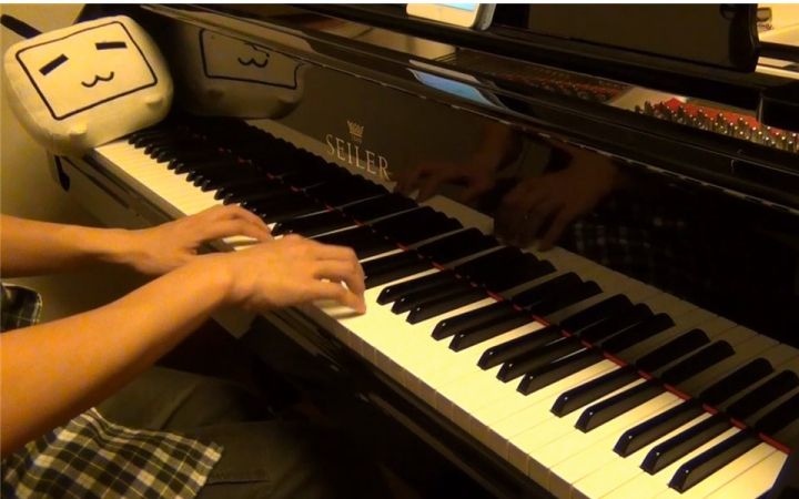 弹钢琴如何做到左手轻,弹钢琴时左手弹哪些键