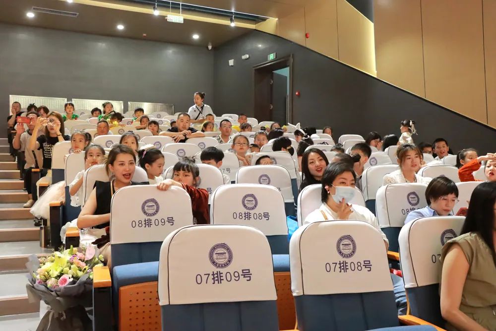 大同市大成双语学校初一18班,大同大成双语学校初一