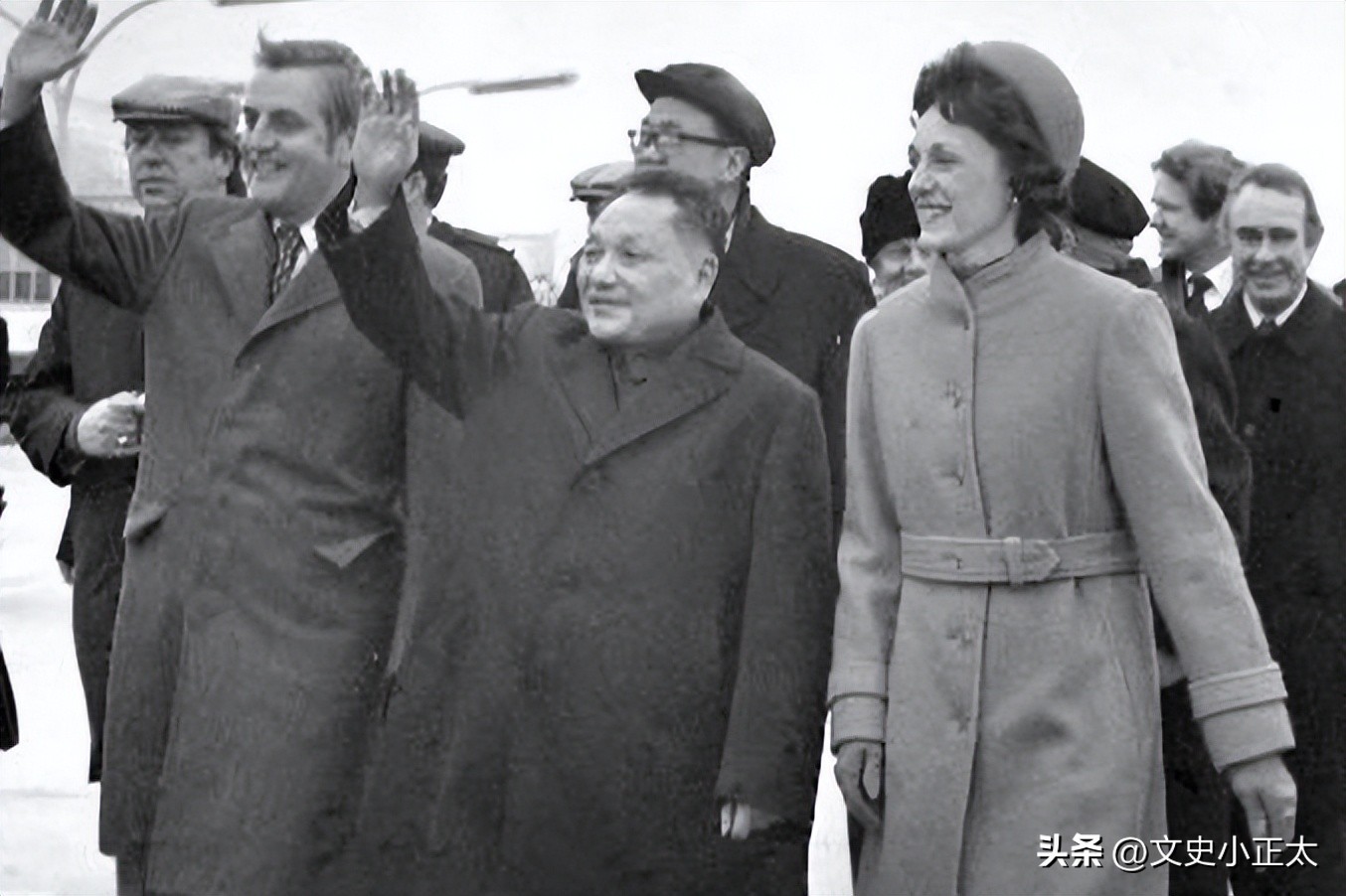 1957年毛*东泽**率团访苏，赫鲁晓夫问这小个子是谁，*小平邓**机智回答