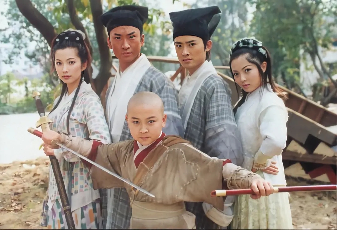 满屏锥子下巴充气硅胶脸，翻拍剧越来越难看，新旧版演员对比惨烈