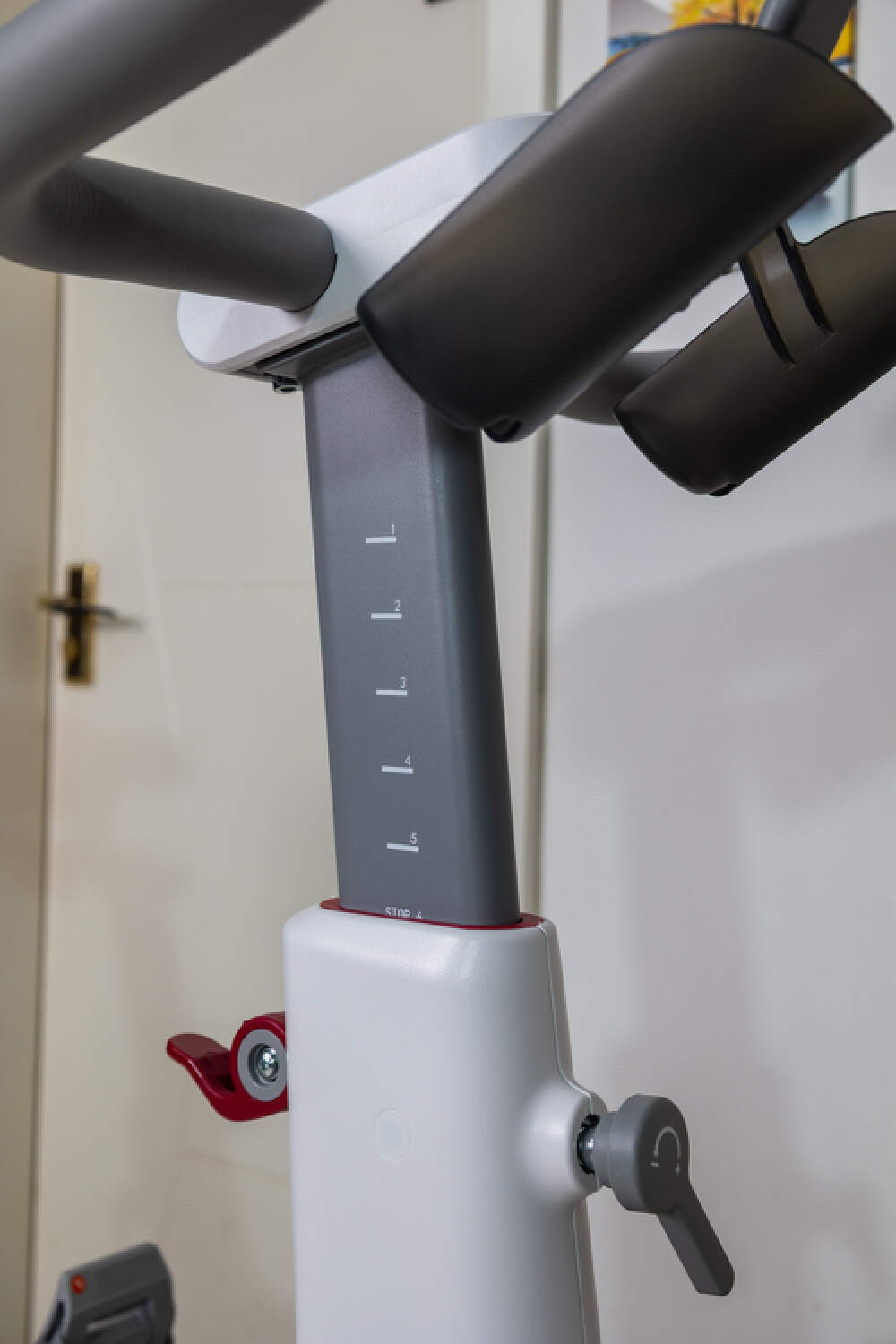 野小兽动感单车m1ev和m2什么区别,高效低冲击燃脂