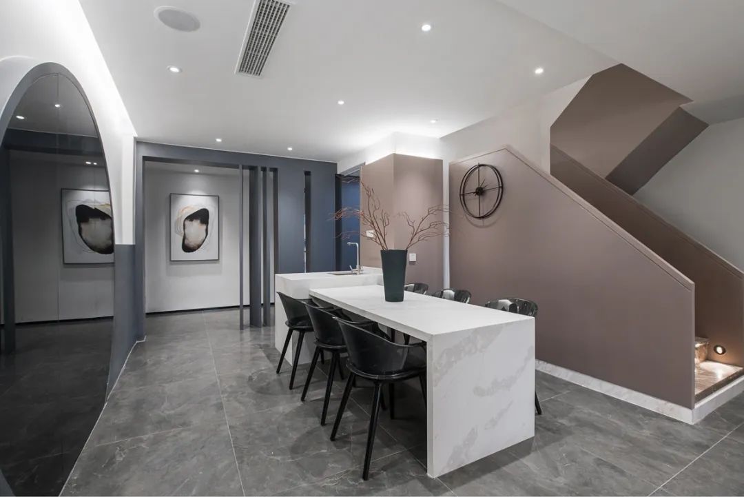 黑白灰现代极简约风格小户型,黑白灰系现代简约复式