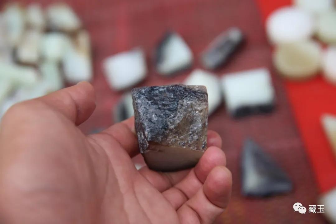 和田玉顶级山料价格表,顶级的和田玉山料是什么样的