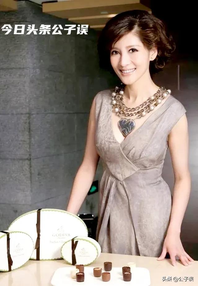 一张和冯小刚的“夜宿门”照片,彻底撕下了沈星的遮羞布