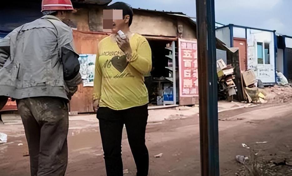 某地女子工地干活撞见男子撒尿，日思夜想成病，竟报警让对方负责