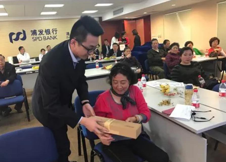 银行卡被冻结能销卡取现金么,银行卡被冻结可以销卡吗