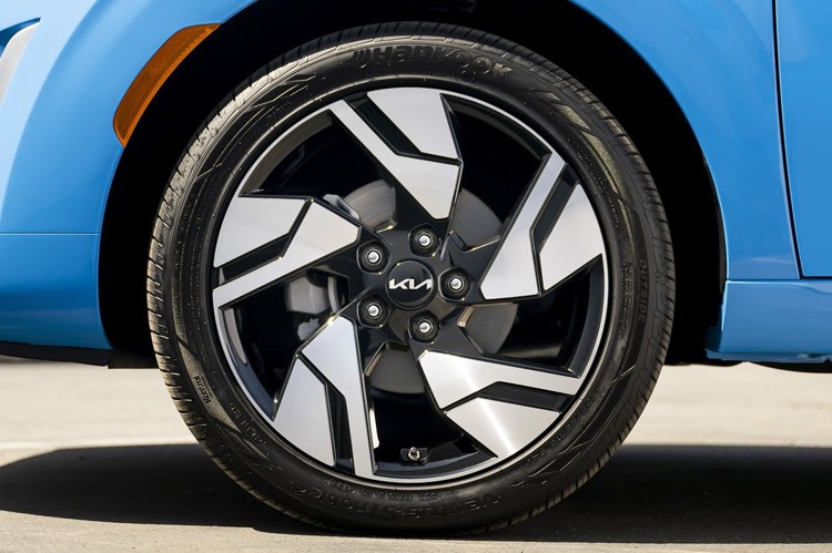 起亚全部车型秀尔,起亚中期改款