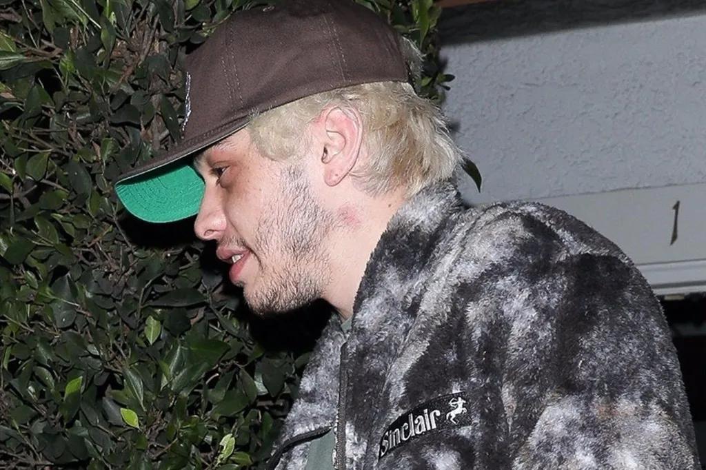 卡戴珊与侃爷撒狗粮,卡戴珊久违晒侃爷