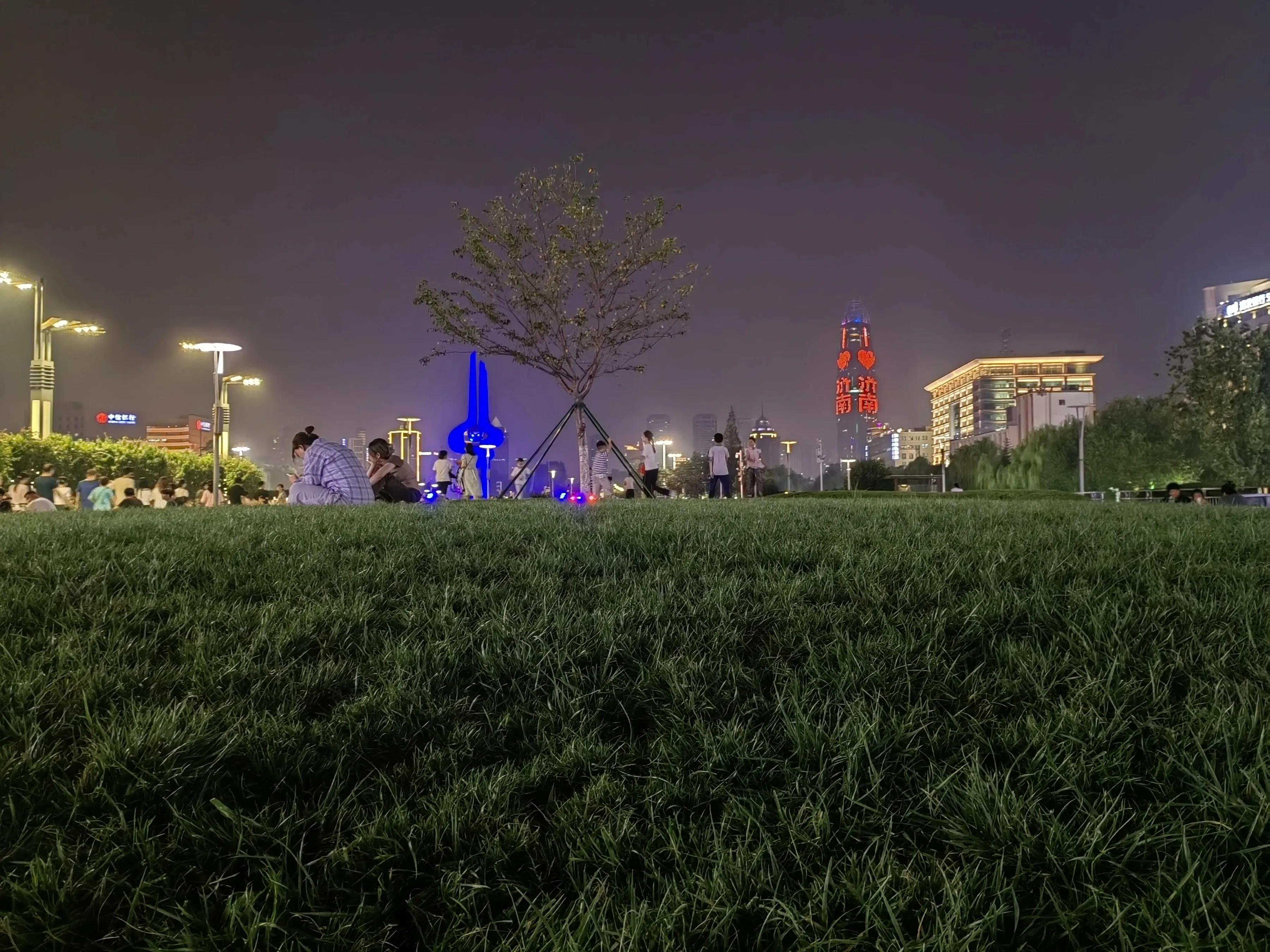 济南第二个泉城广场,泉城广场是市中区吗