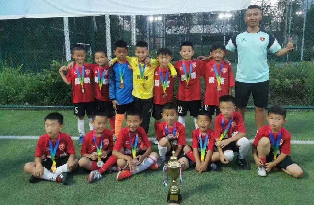 少年中国|革命老区遵义的校园足球筑梦人：让孩子们看到希望