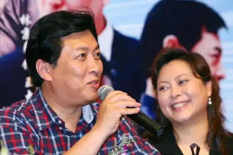 国内赚钱国外花、玩弄感情只生娃...这4位老狐狸的尾巴藏不住了？