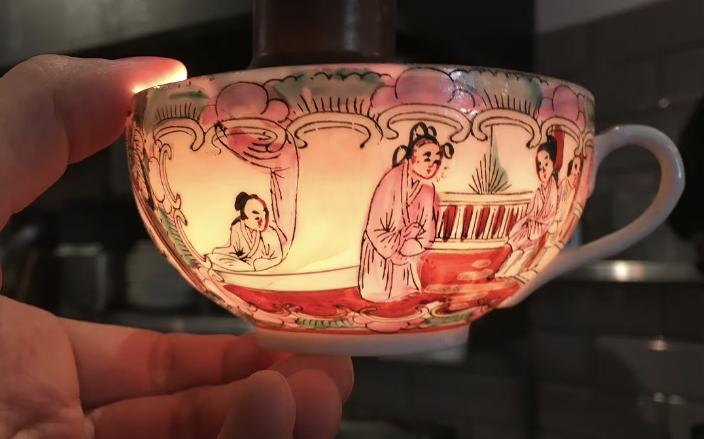 用500多个“古董杯”卖咖啡，香港这家神店，有一套独特玩法！