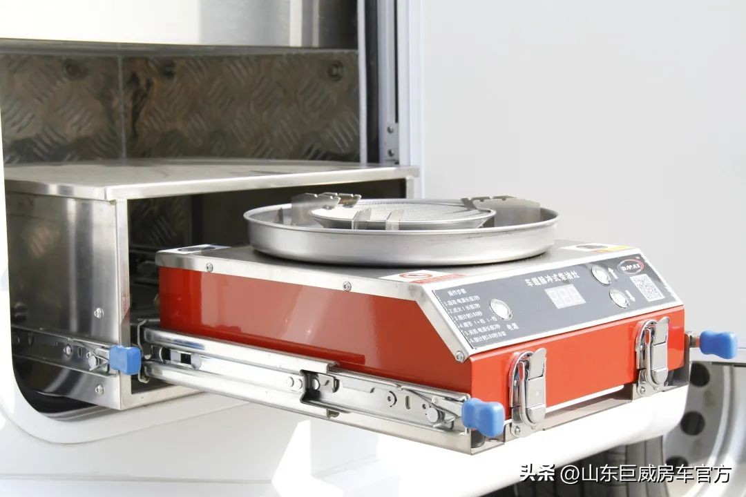 178万依维柯双拓展房车,依维柯b型房车