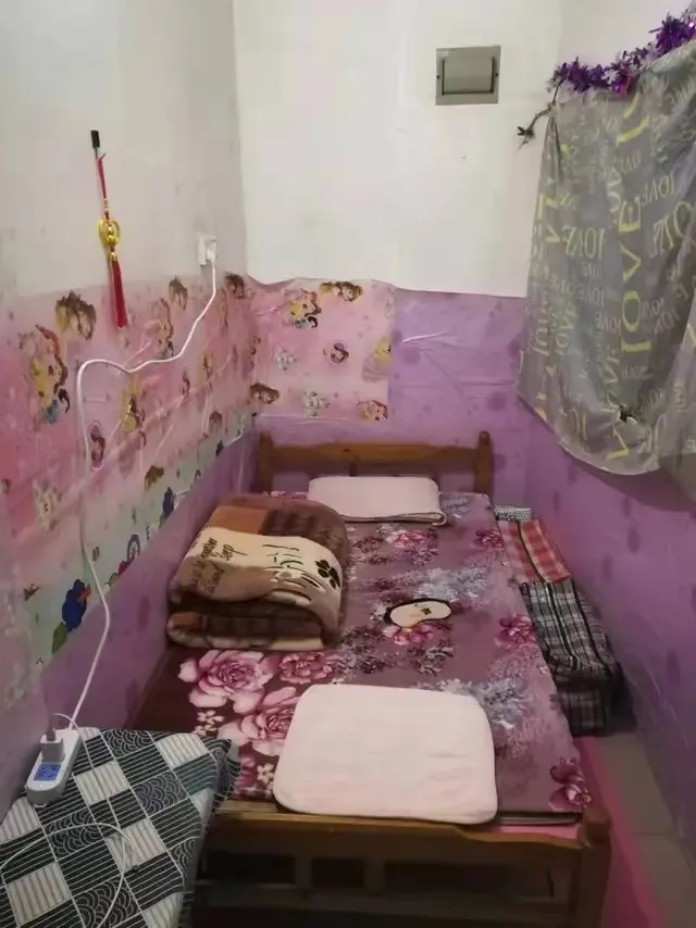 1张被疯传的深圳某2平米出租屋照片，撕开了城市人体面的遮羞布
