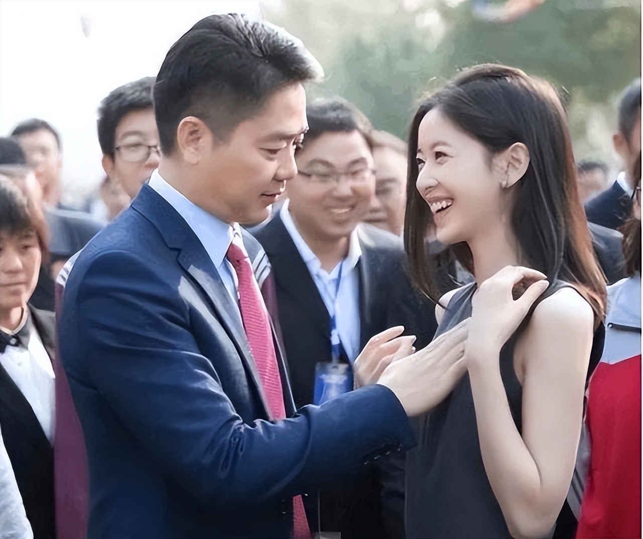 刘强东章泽天英国女王,刘强东章泽天英国参加婚礼照片