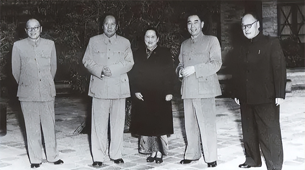 毛主席工资594元，周总理工资404元，但都没有宋庆龄的高，为何？