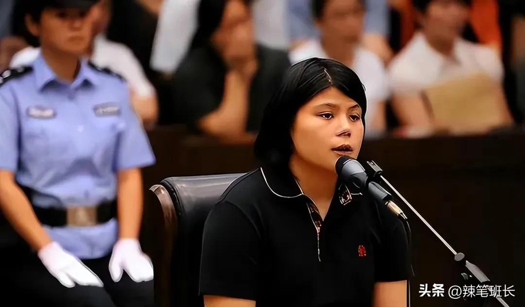 单亲妈妈吸毒被关戒毒所，3岁*女幼**活活饿死家中；涉事民警获刑