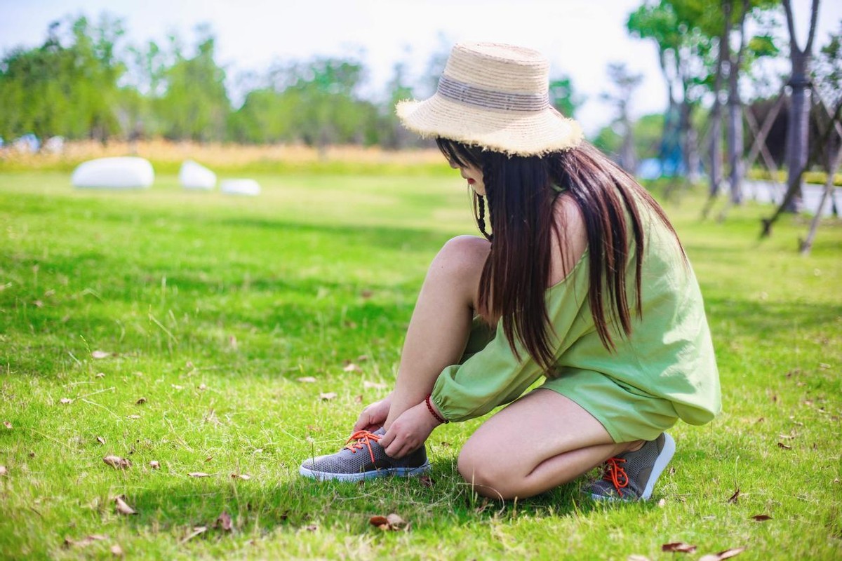 休闲跑步鞋夏季透气,秋季商务透气休闲鞋推荐