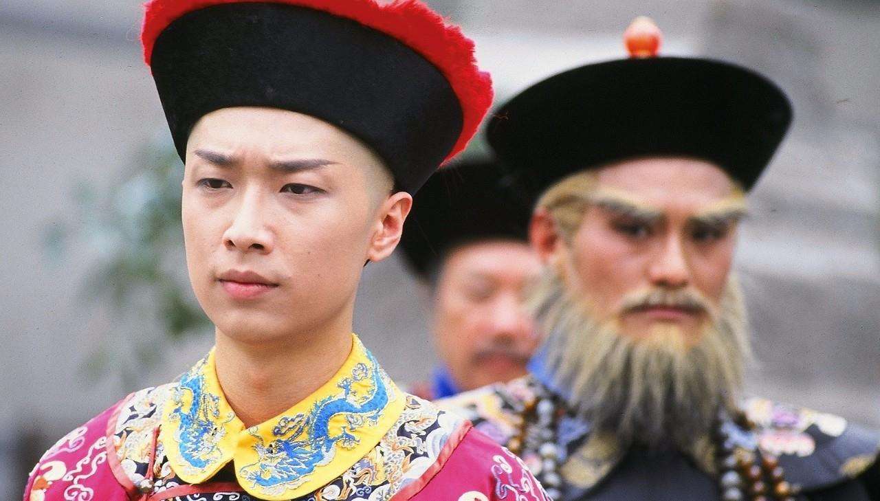 香港清朝电影官帽 (为什么香港电影清朝服装不一样)