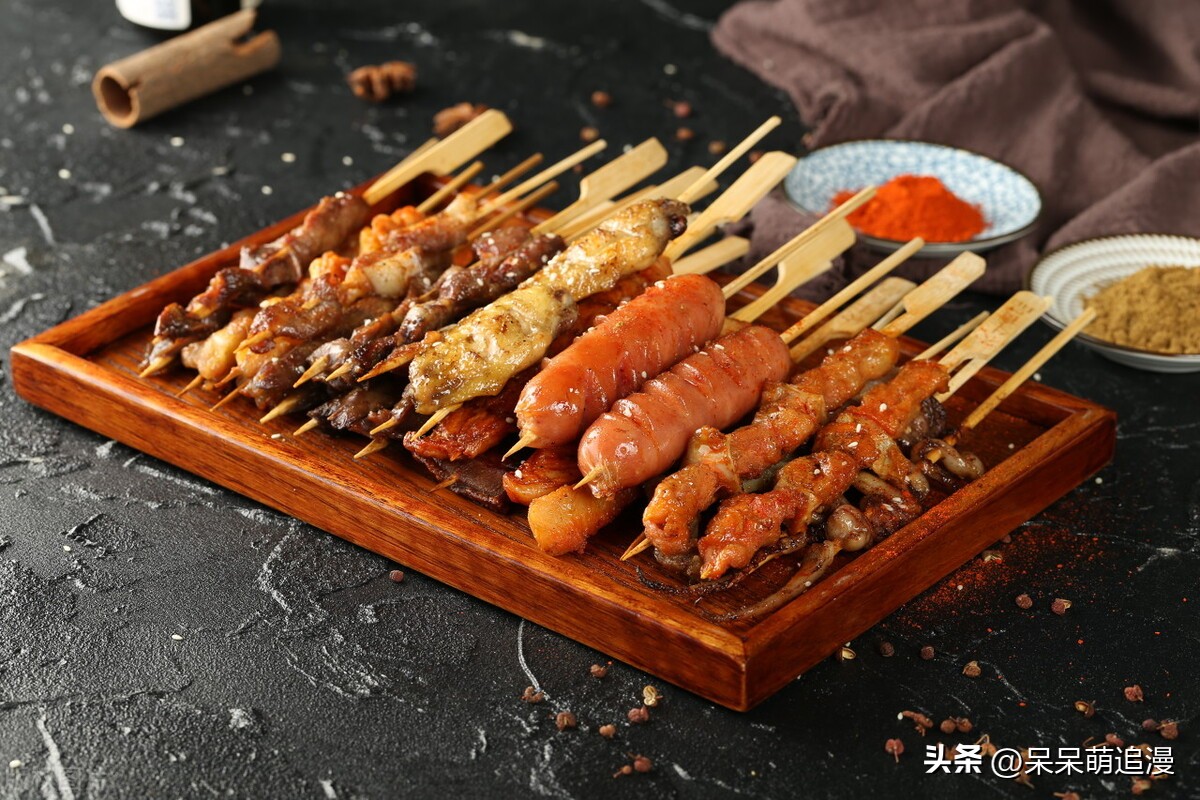 淄博烧烤小饼和葱选用哪里的,淄博烧烤小饼正宗吃法