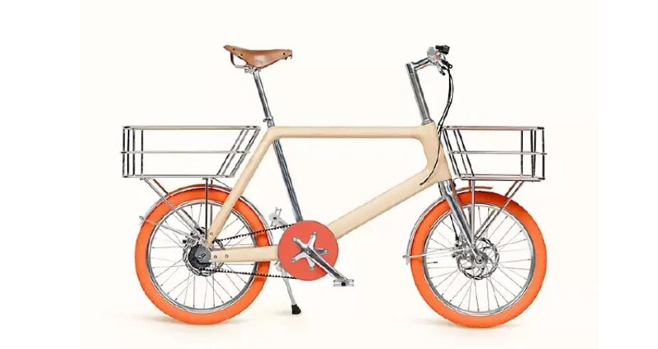 LV推出乒乓套装，每件售价1万8，网友：球拍镶金了吗？