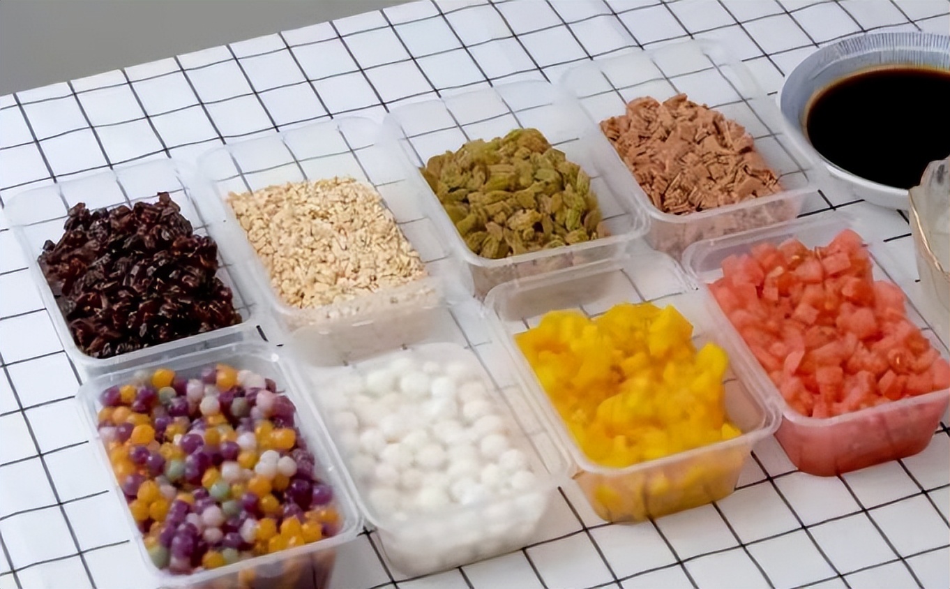 摆摊卖冰粉挣了二十万,女大学生初次摆摊卖冰粉