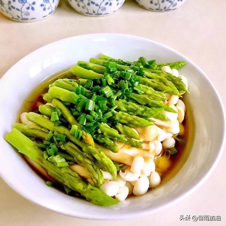 多彩生活金秋十月,多彩夏日生活英语作文