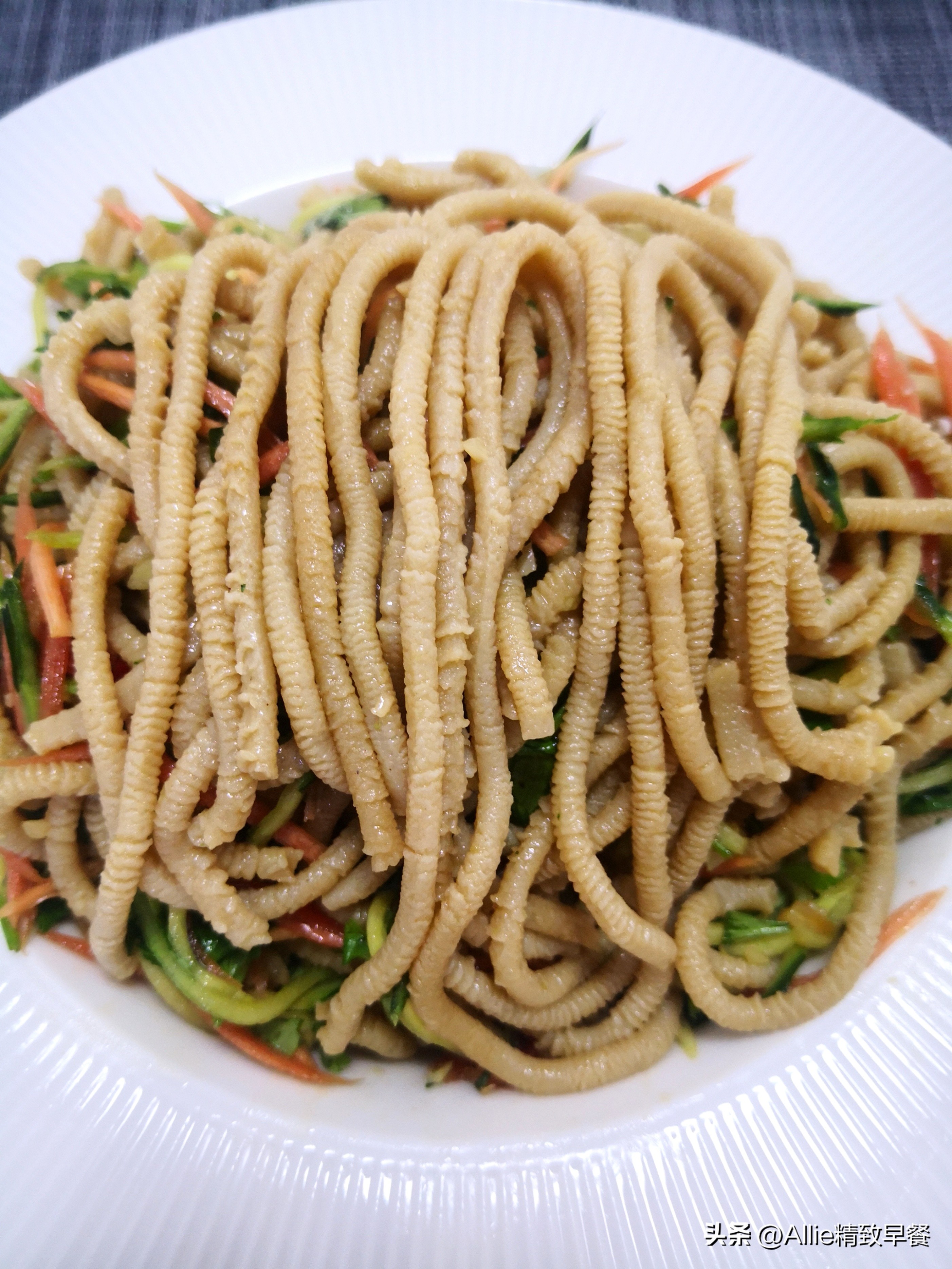 天气热不想吃肉想吃点清淡的,凉拌莜面详细做法