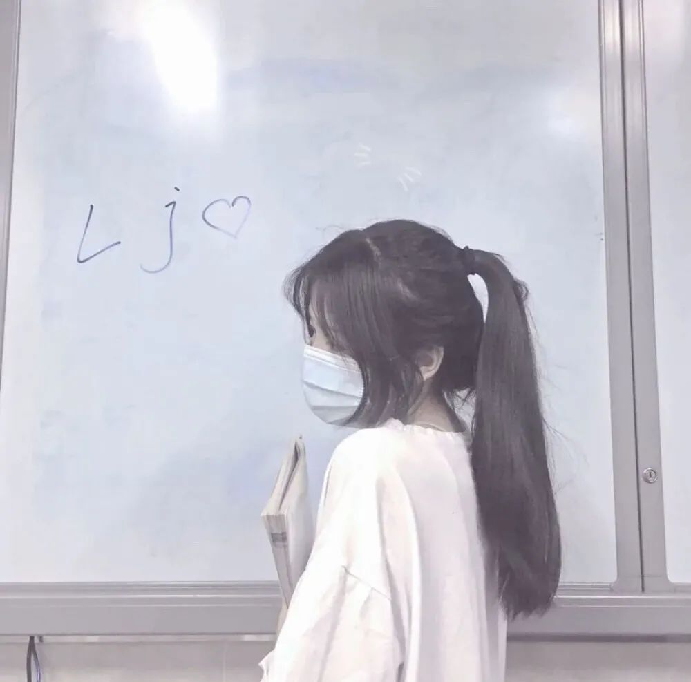 戴口罩情侣图片头像一对,戴帽子和口罩情侣头像黑白动漫