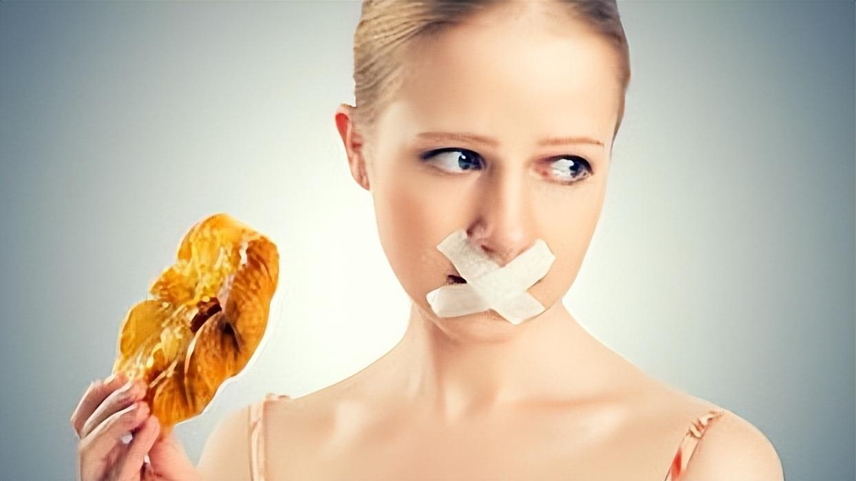 多囊卵巢综合征怎么防脱发,多囊卵巢综合征导致月经推迟长痘