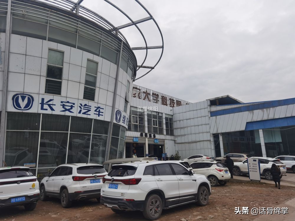 车主：换的新车门有泥、被人用过4S店：那是灰