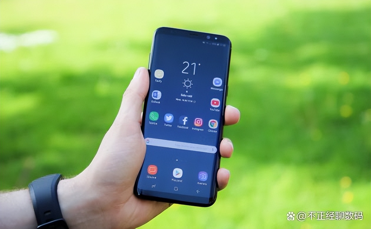 苹果8与三星s8比较哪个更好,三星s8和苹果8哪个值得入手