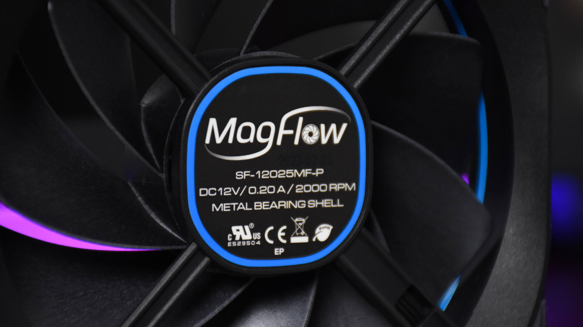 海韵MagFlow1225PWM风扇：磁吸拼接，安装走线更方便