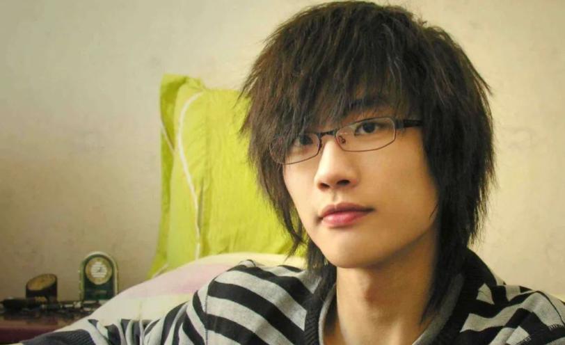 许嵩为啥被称为小周杰伦,佛系歌手许嵩